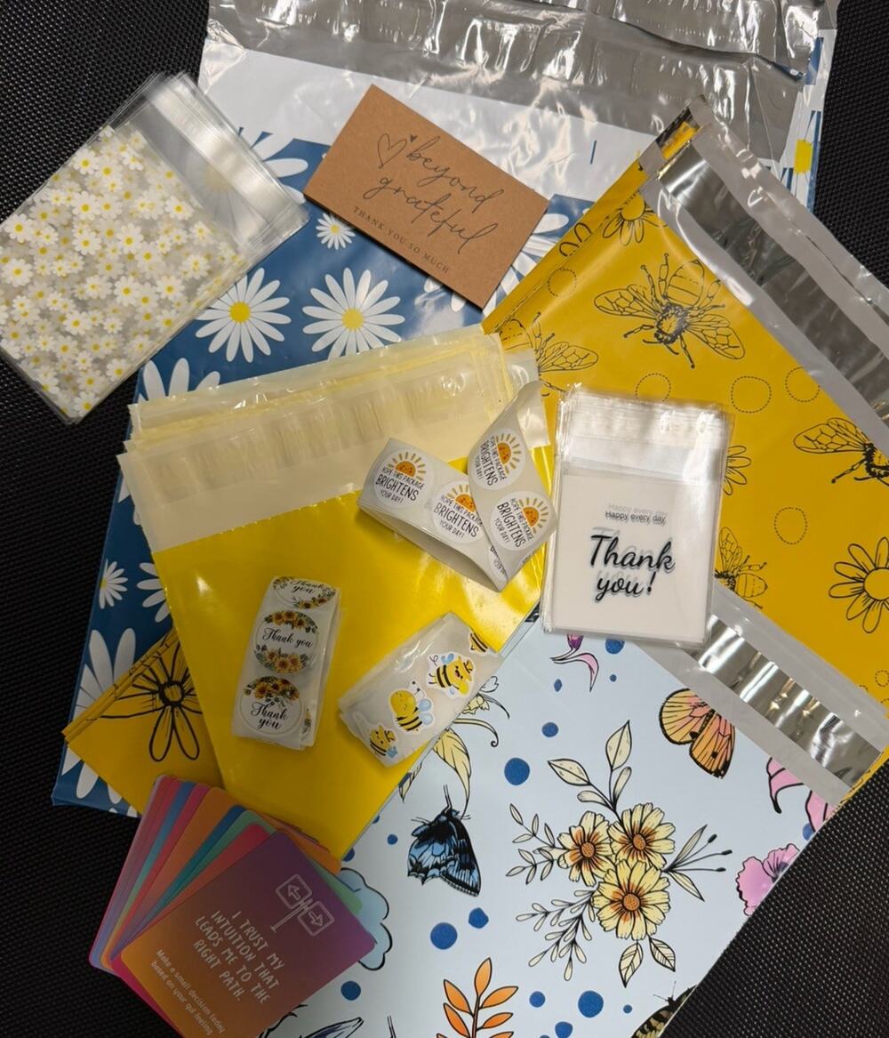 Reseller Shipping Supplies Pack 185 Pcs. Bees Flowers